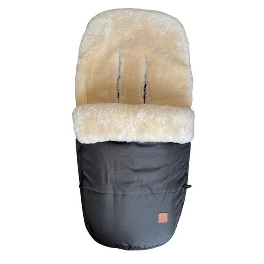 Baa Baby Luxury Sheepskin Footmuff is fully lined with luxurious and unique pale milk lambskin, giving it a classic and timeless feel.