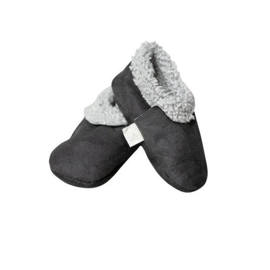 100% lambskin Baa Baby booties. Handmade in New Zealand with a luxuriously fluffy inner lining and gentle ankle elastication so they snugly stay put on active feet. 