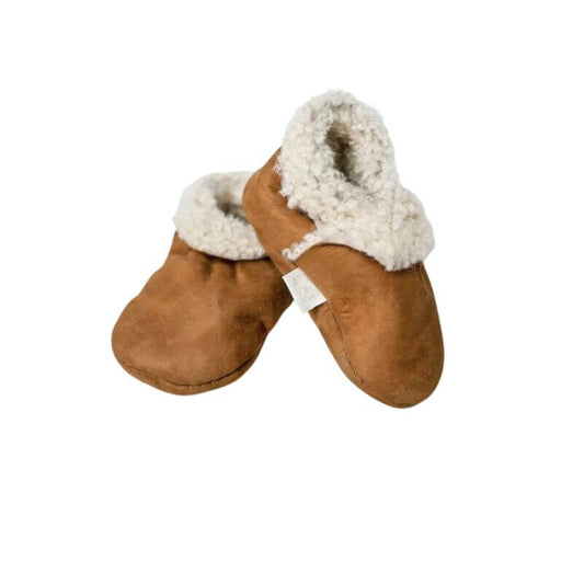 100% lambskin Baa Baby booties. Handmade in New Zealand with a luxuriously fluffy inner lining and gentle ankle elastication so they snugly stay put on active feet.