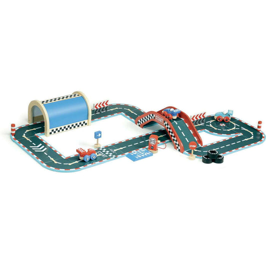 An impressive racetrack made up of 35 pieces, including 3 cars, 20 track pieces, a tunnel, a bridge, and essential racetrack accessories. At least 20 different track routes can be made.