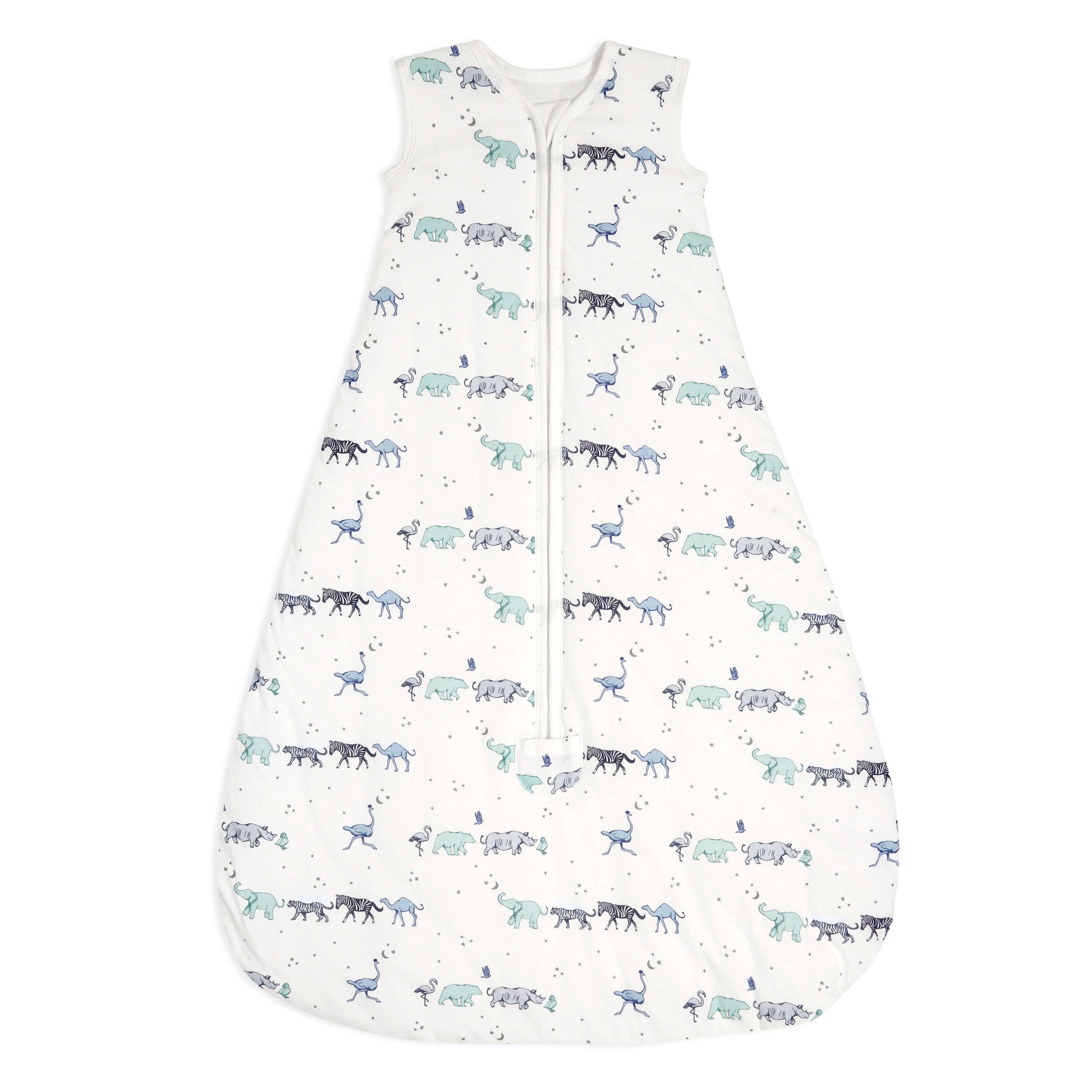 aden + anais Light Sleeping Bag with a 1.0 tog rating is a perfect choice for warmer nights or room temperatures of 24-27°C (75-81°F). Made with breathable muslin, it helps regulate your baby's body temperature, keeping them comfortable and cosy without overheating. 