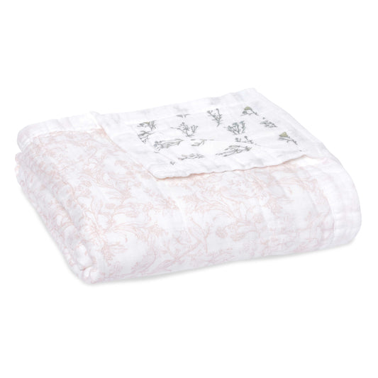 aden + anais Silky Soft Dream Blanket. Luxurious and cosy blanket designed for babies and young children. Made from a blend of premium bamboo rayon and soft cotton, making it exceptionally gentle against delicate skin.
