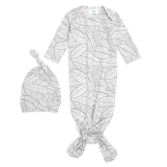 Wrap baby in a soothing hug with the aden + anais comfort knit™ gown and matching hat set, delivering maximum comfort and security. Super soft and breathable with just the right amount of stretch, this cotton rich fabric is sure to keep baby comfy and content.