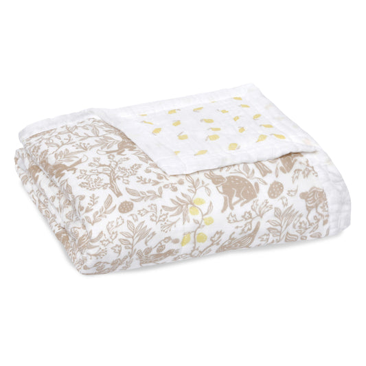 aden + anais Silky Soft Dream Blanket. Luxurious and cosy blanket designed for babies and young children. Made from a blend of premium bamboo rayon and soft cotton, making it exceptionally gentle against delicate skin.