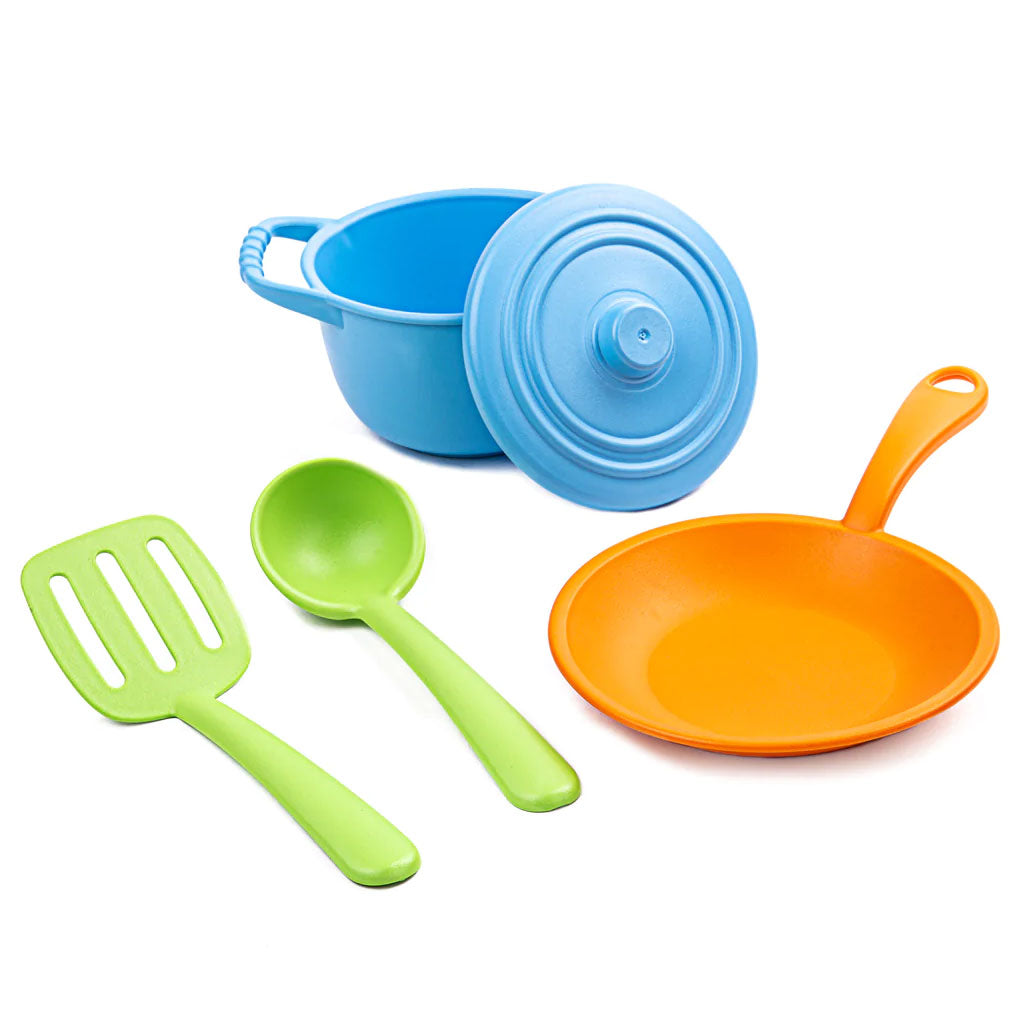 This Green Toys Chef Set is a classic collection of kitchen essentials for aspiring gourmets. Safe, non-toxic; contains no BPA, PVC, phthalates or external coatings. Meets food contact safety standards. Dishwasher safe for easy cleaning.