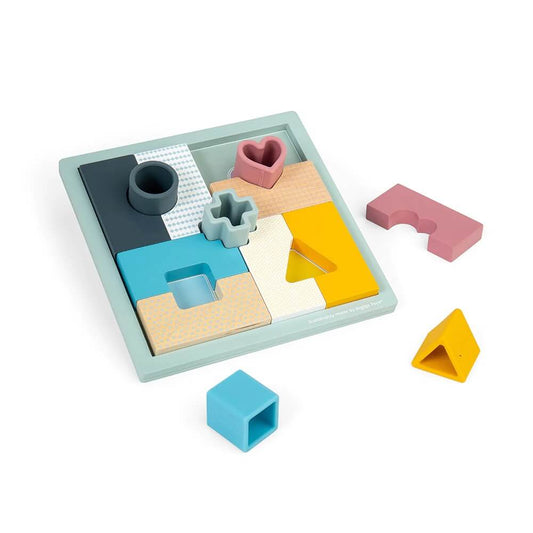 The Mosaic Puzzle features 8 wooden jigsaw pieces and 5 silicone shapes.