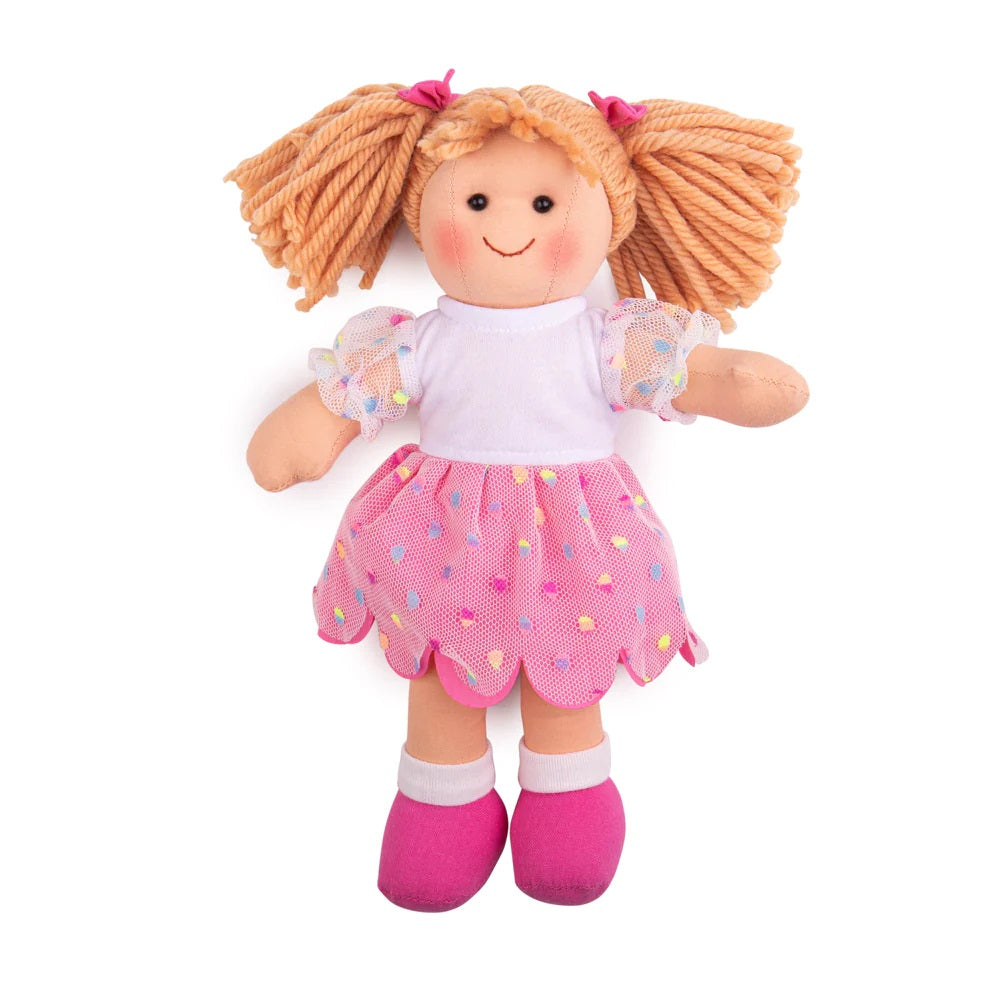  Darcie is a soft and cuddly Bigjigs ragdoll dressed in an adorable outfit. Darcie’s hair comes tied up in cute bunches and she wears her very own Bigjigs Toys pink polka dot skirt and matching pink shoes.