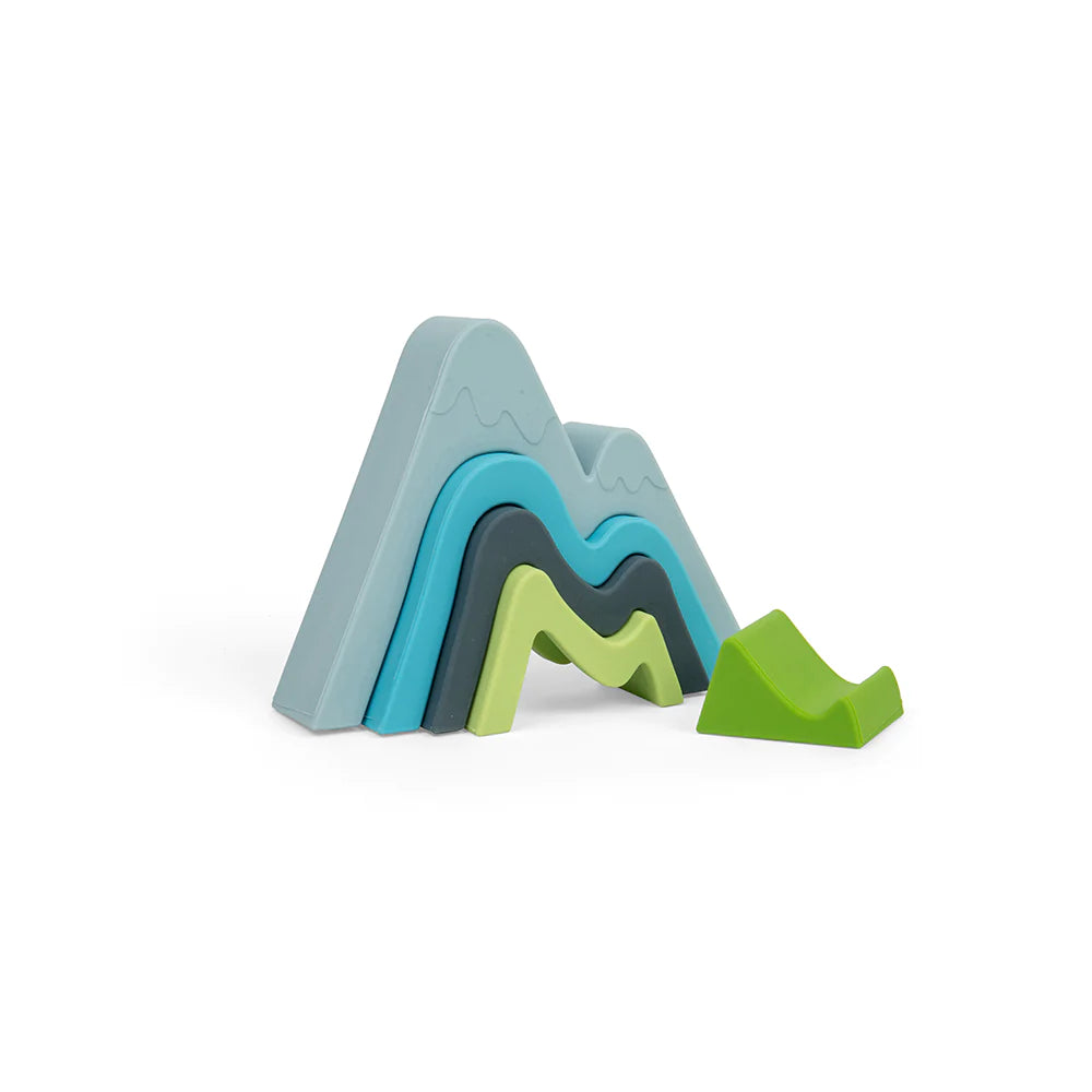 This Bigjigs  stacking toy features five mountain-shaped pieces that can be stacked or slotted together in various ways, allowing mini explorers to unleash their creativity.