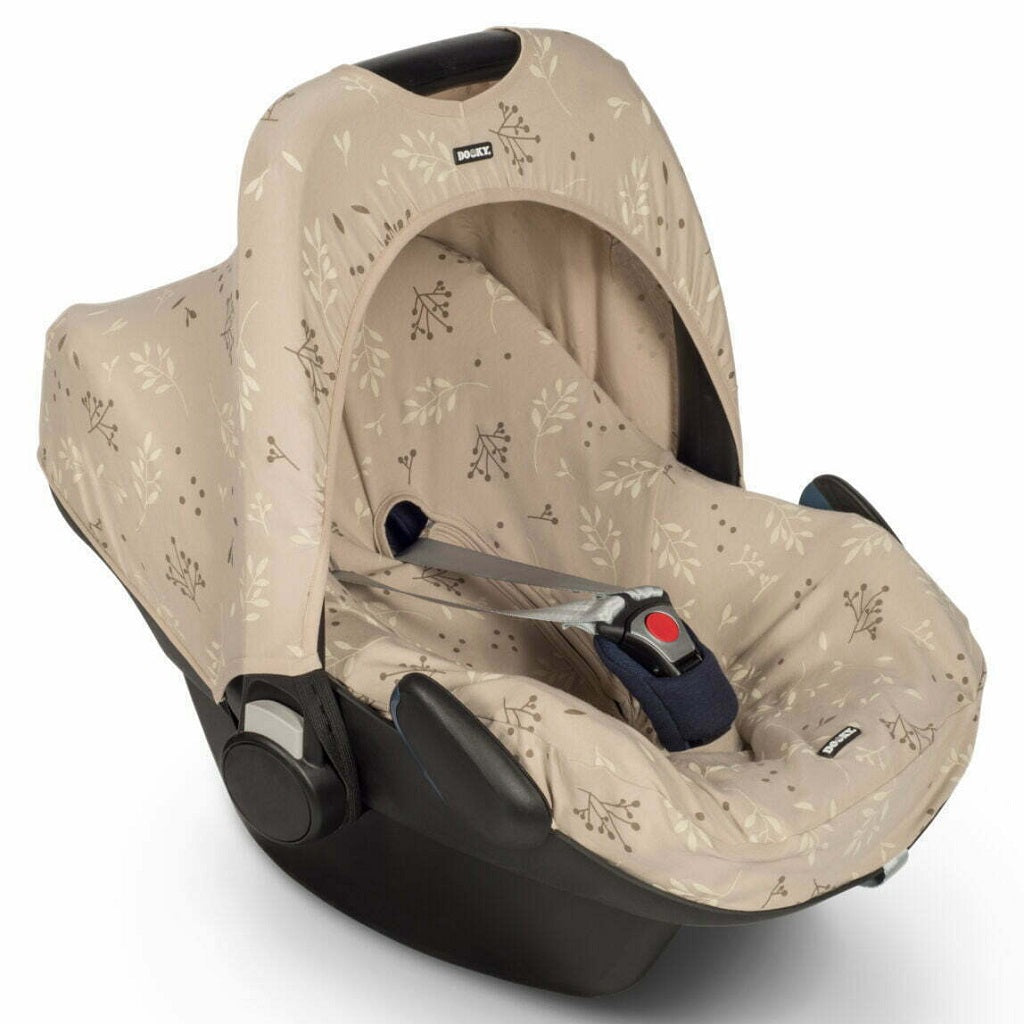 The Dooky Sunshade is universal and easily fits, in seconds, to any infant carrier, stroller or pushchair. Because of its unique design, Dooky is easily adjustable – simply roll up or down using the Velcro strips, keeping the sunlight away from your little one’s face