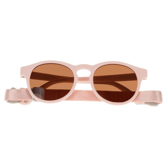 These kids sunglasses offer UV -400 protection for children from 6 to 36 months. Detachable strap to easily adjust the sunglasses ensuring a comfortable fit. Scratch resistant and anti reflective.