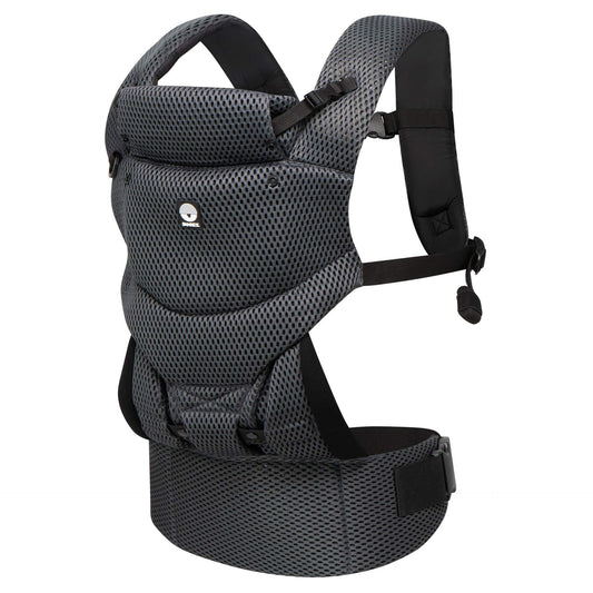 The stylish Dooky baby carrier ensures optimal baby positioning in the ergonomic M-shape, with adjustable seat and leg rests made of breathable 3D mesh for superior ventilation.