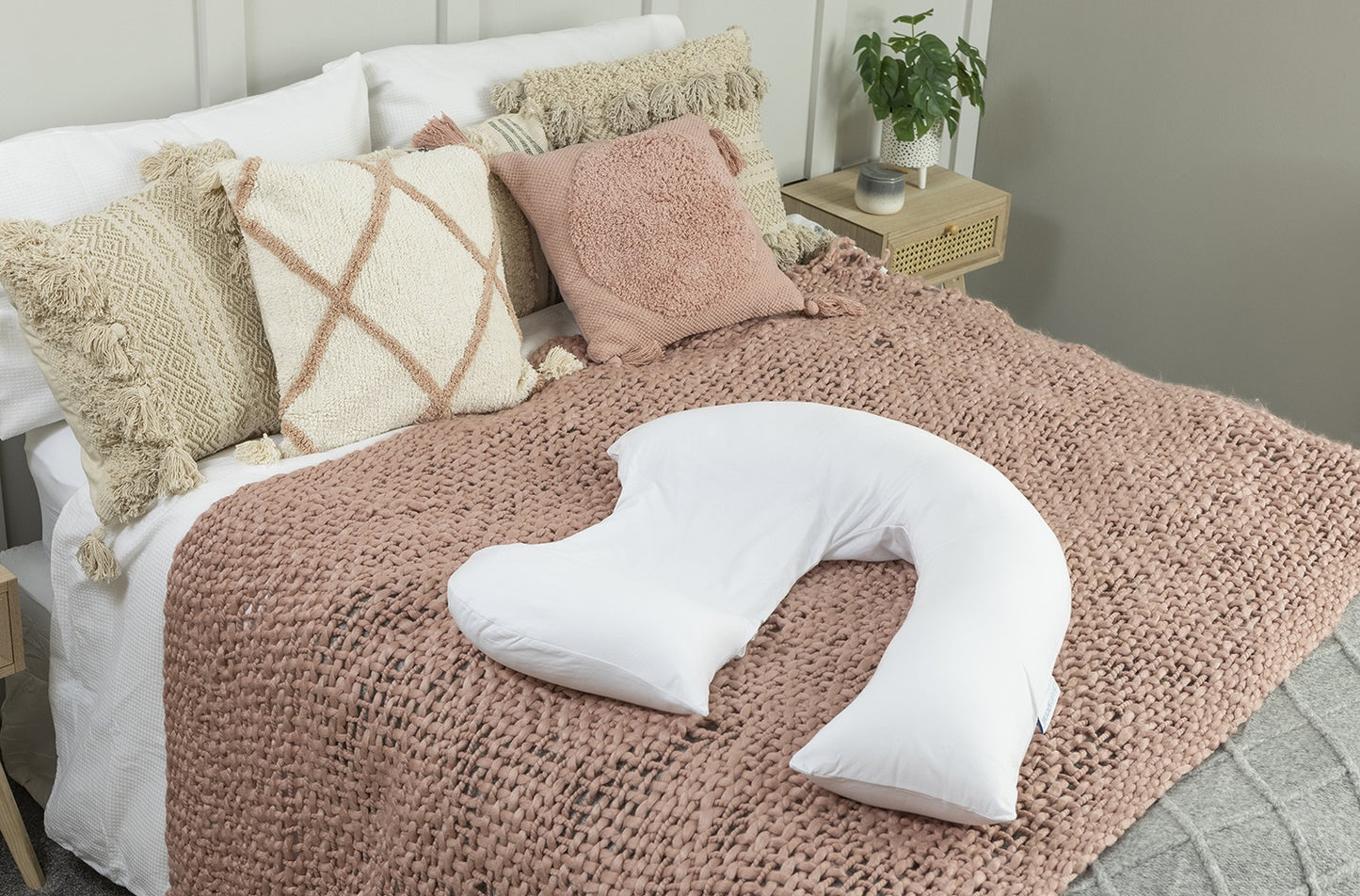 Dreamgenii Pregnancy, Support & Feeding Pillow (White)