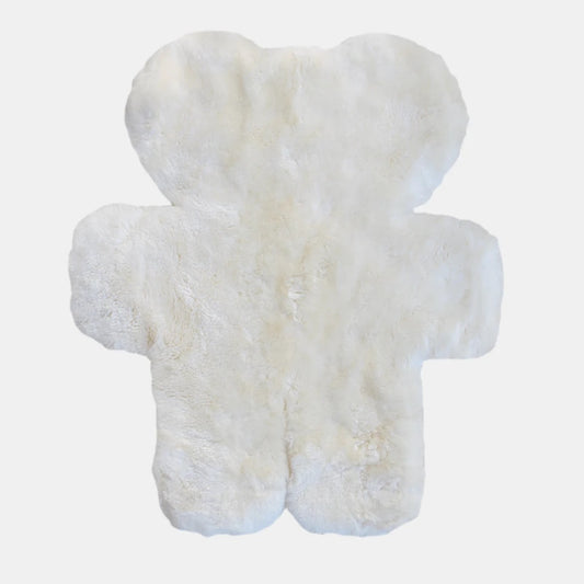 FLATOUTbear rug, made from 100% Australian sheepskin, provides a plush and safe play area. Its soothing properties keep baby comfortable year-round. Lightweight and portable, it includes a handy carry bag.