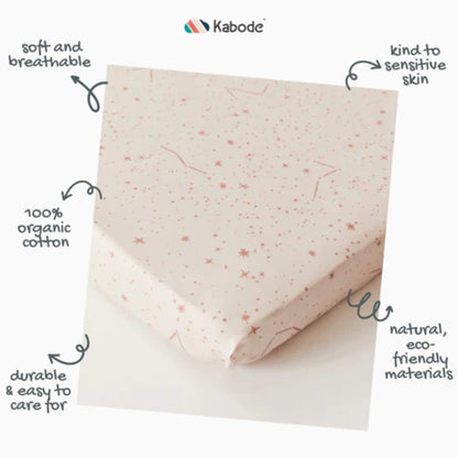 Product information graphic showing a cream fitted sheet with star print, annotated with arrows highlighting softness, breathability, organic cotton, and easy-care qualities.