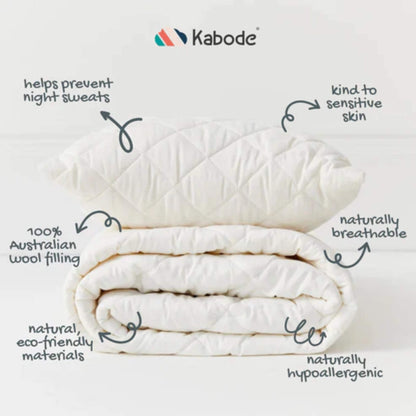 Folded wool duvet with hand-drawn arrows highlighting breathable design, Australian wool filling, hypoallergenic properties and suitability for sensitive skin.