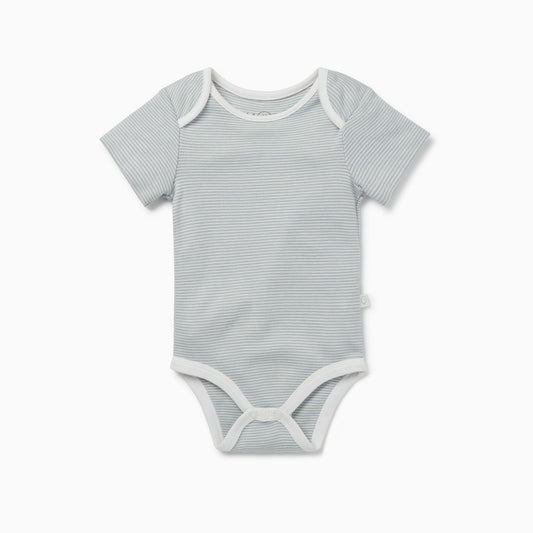 Short Sleeve Bodysuit is made with a cotton and bamboo mix fabric for a gentle touch on your little one's skin. The MORI baby bodysuit is designed with short sleeves and features an envelope neck opening for simpler changes.