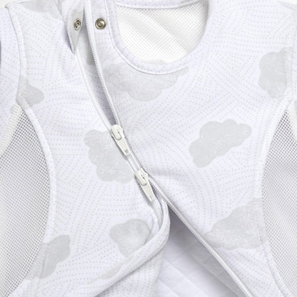 A detailed view of two front zips on a sleep bag, showing how the curved fastening opens across the cloud-patterned fabric.