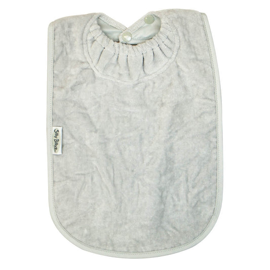 Minimise mess with the Silly Billyz Towel XL Bib. Features the unique snuggle Neck Guard to protect baby's skin. Made from premium cotton velour and non-rip nylon, easy to wash and stays soft and bright.