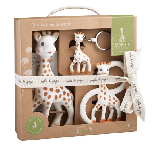 Sophie la Girafe Trio So’Pure natural rubber baby gift set displayed in a recyclable brown cardboard box with rope handle, ribbon tie, and three matching giraffe toys inside.