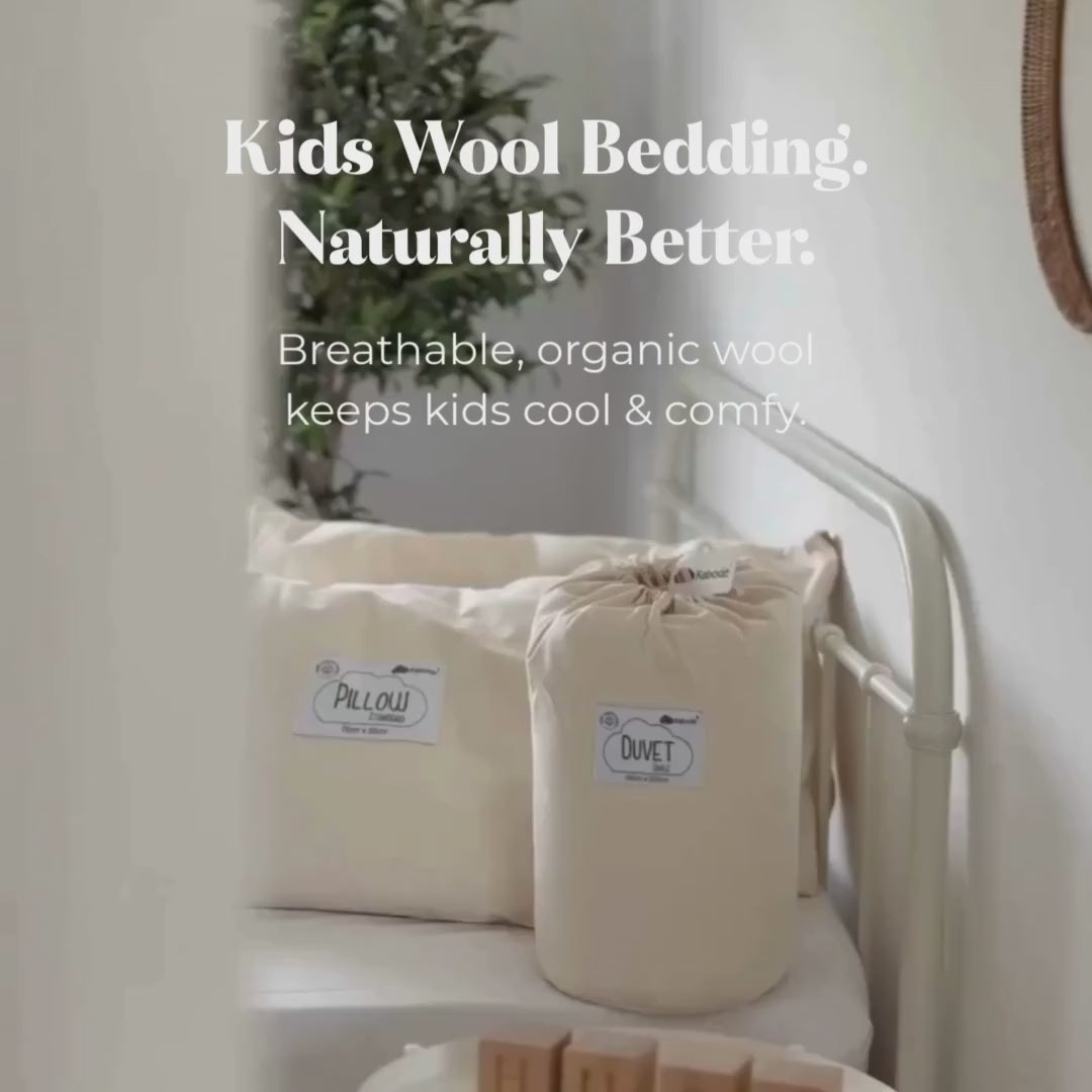Video showing toddler wool duvet loft and softness.