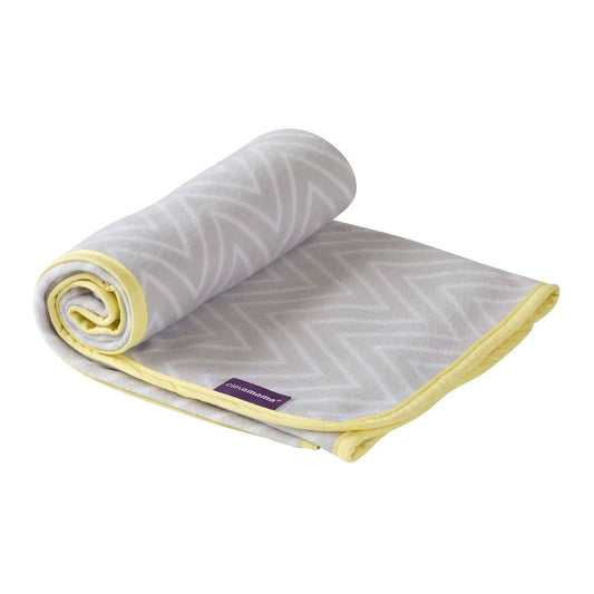 The ClevaMama Fleece Baby Blanket is a luxurious plush fleece blanket and is a must-have bedding item for all parents. The super soft design is ideal for snuggling your new born baby on the couch and perfect for keeping your little one cosy in the crib, cot or cot bed.