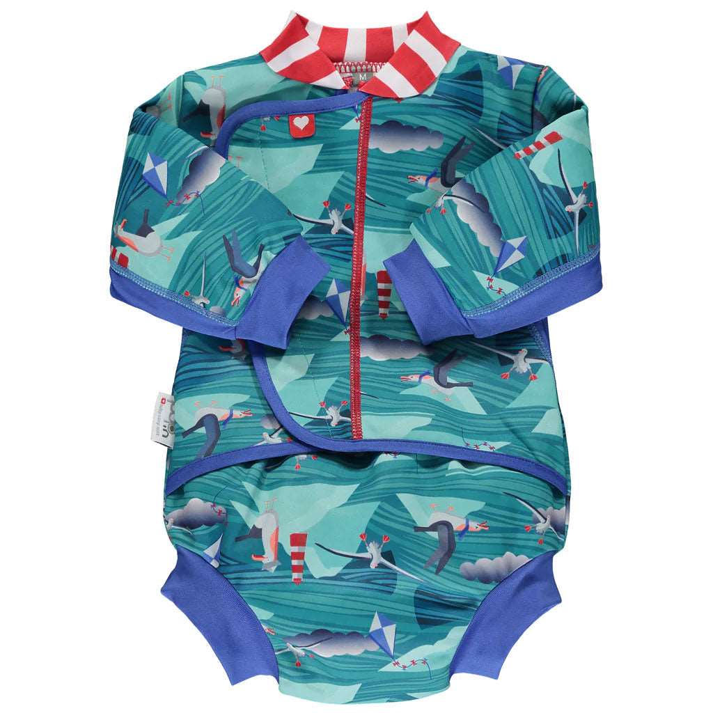 Close Pop-in Baby Cosy Suit has a special 3 ply laminate that will keep your little one protected in and out of the water, whilst the soft fleecy layer inside helps keep them snug and warm so you can enjoy your splash together for longer.
