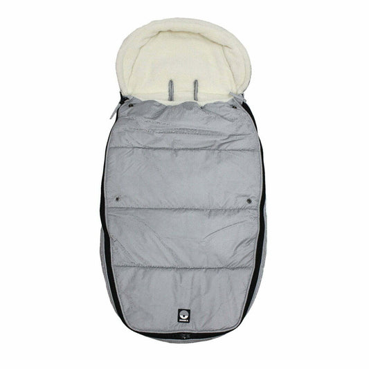 Keep your little ones warm and comfortable during colder periods of the year with the Dooky Footmuff. With a fully detachable front the Footmuff can stay in your pram or stroller without having to remove the whole thing.