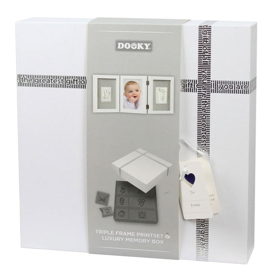 With this set (handprint/photoframe + memory box) you can create a memory that will last a lifetime. The frame offers space for a photo plus a hand- and footprint of your little one made with clay.