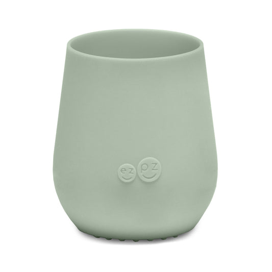 Made from 100% food grade silicone and built to last (silicone is bendable and flexible and doesn't fade or corrode) - the EzPz Tiny Cup helps baby transition from bottle to cup.
