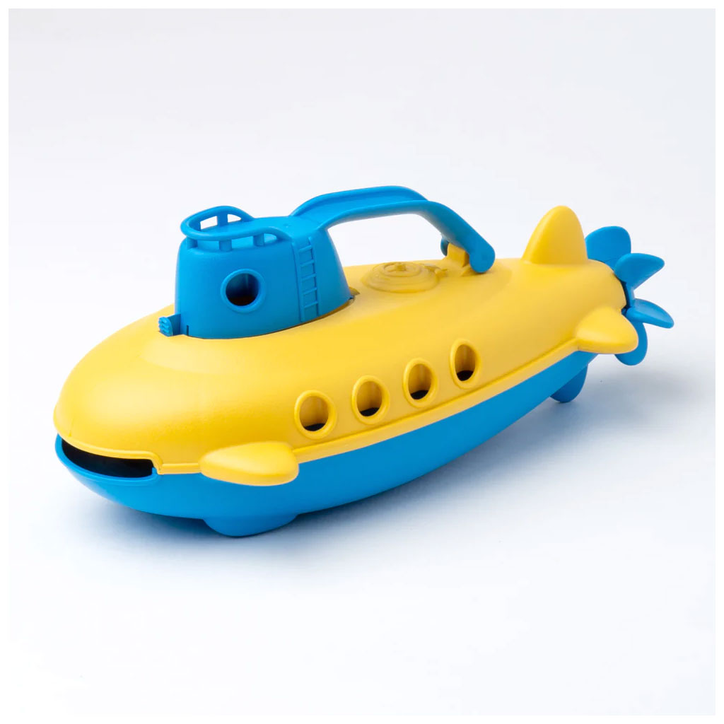 This sturdy watercraft features a spinning rear propeller, a flat bottom for added stability, and the classic handle and wide-mouth opening combination for plenty of scoop-and-pour fun. The cabin can be opened for easy cleaning.
