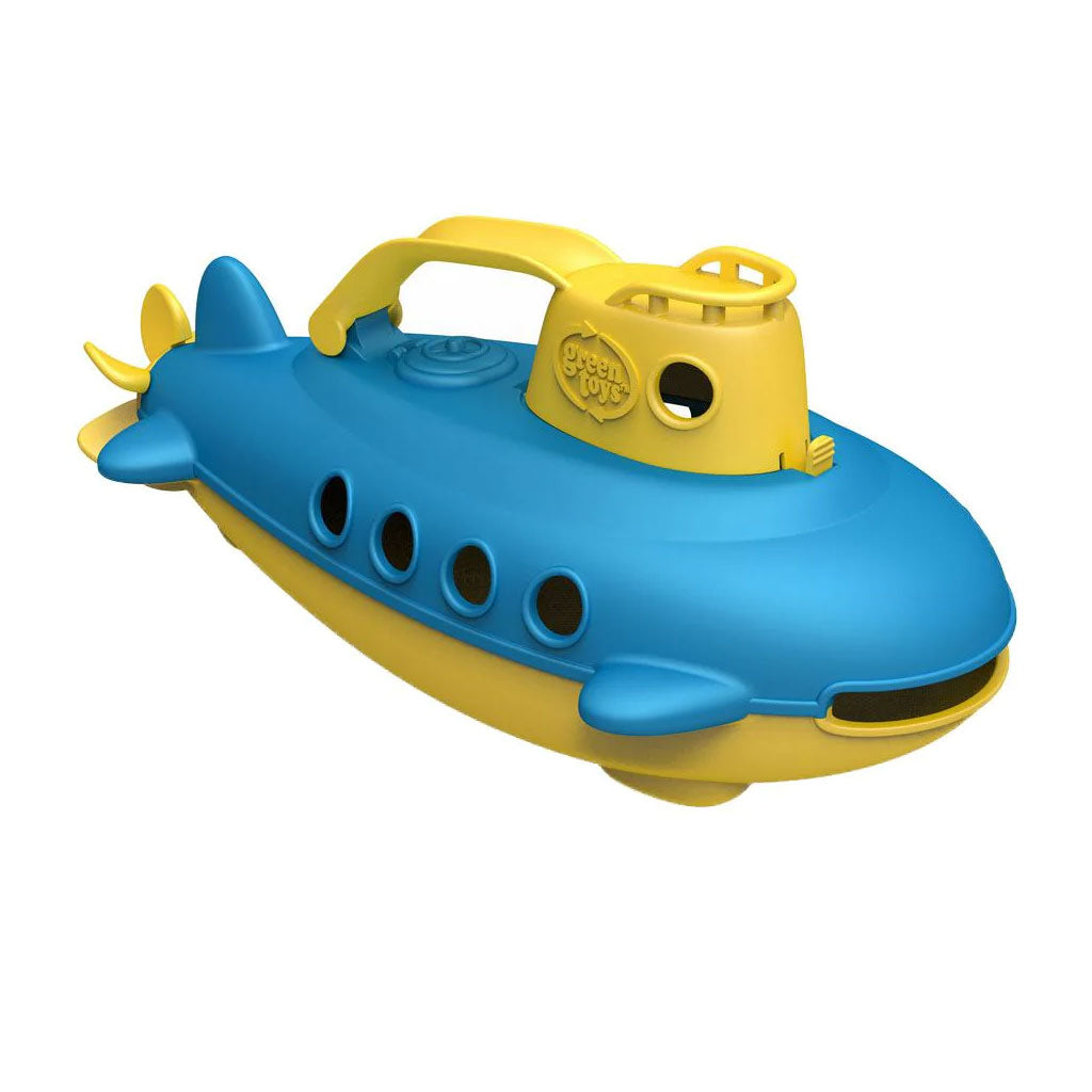 This sturdy watercraft features a spinning rear propeller, a flat bottom for added stability, and the classic handle and wide-mouth opening combination for plenty of scoop-and-pour fun. The cabin can be opened for easy cleaning.