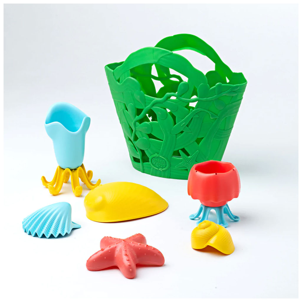 This 7-piece water toy set is made up of animals and shells that you may find in a rock pool including a starfish, scallop shell, moon snail shell, seaweed, jellyfish and squid!