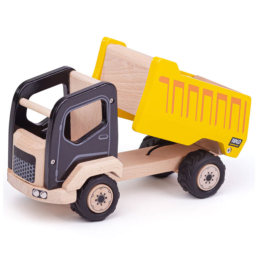 This tipper truck features a moving tailgate and its large, chunky rubber tyres are ideal to grip smooth surfaces and its rounded, easy to hold shape is perfect for little hands. An open top cab design allows for little workers to fit in easily.