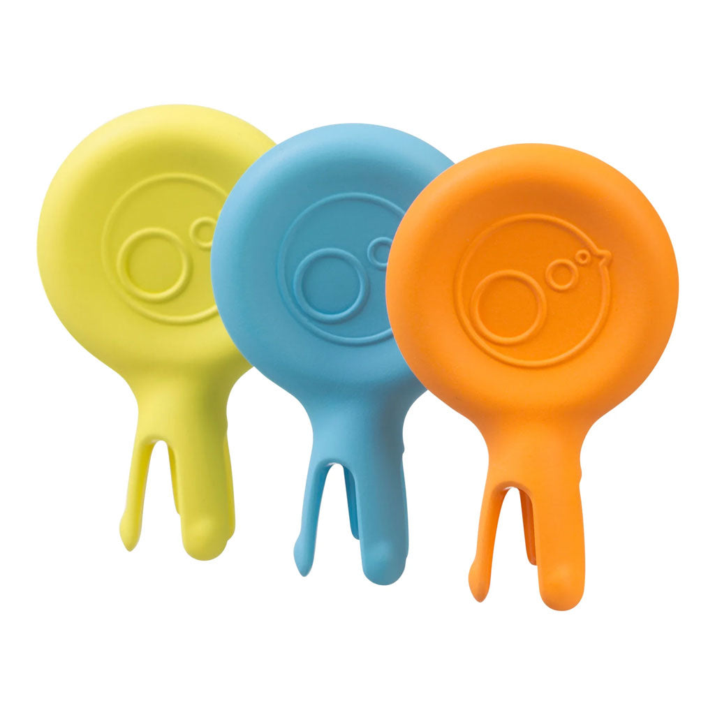 Its unique rounded prongs lets kids pierce food and eat safely, even with little gums. Large handles make it easy for kids to grip and provides more control when eating.